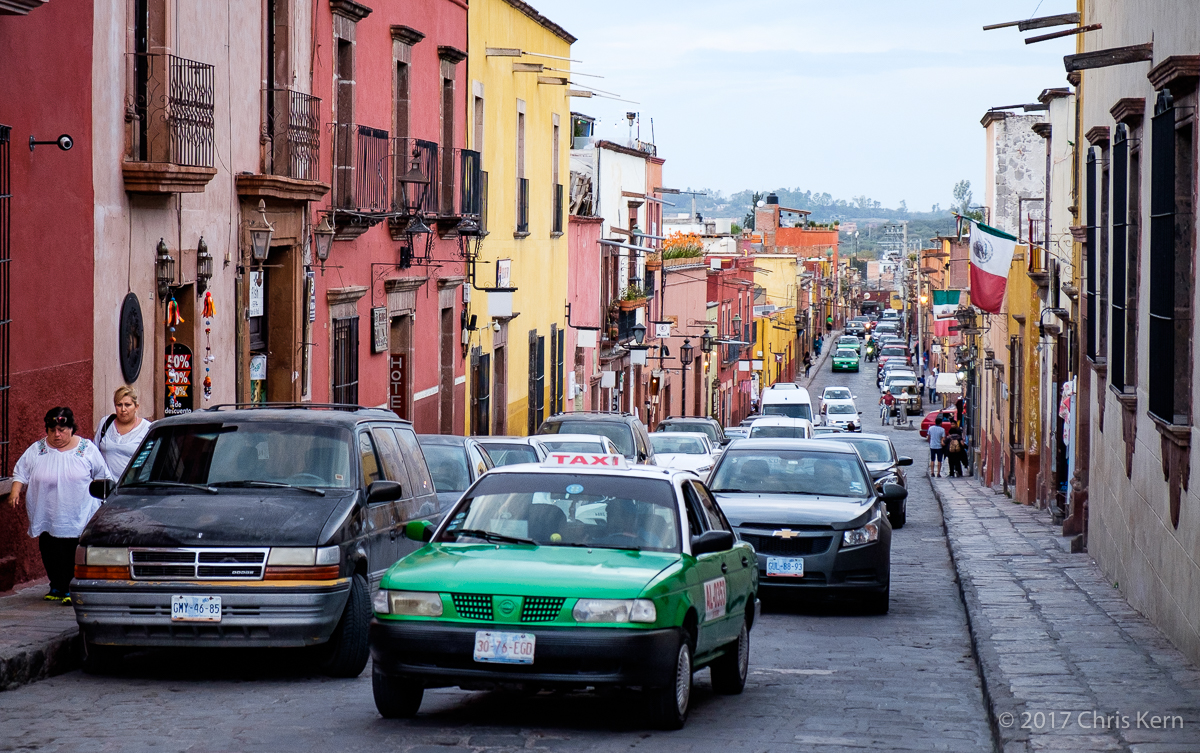 Traffic on Calle Hidalgo, San Miguel de Allende, Guanajuato, Mexico (2017)